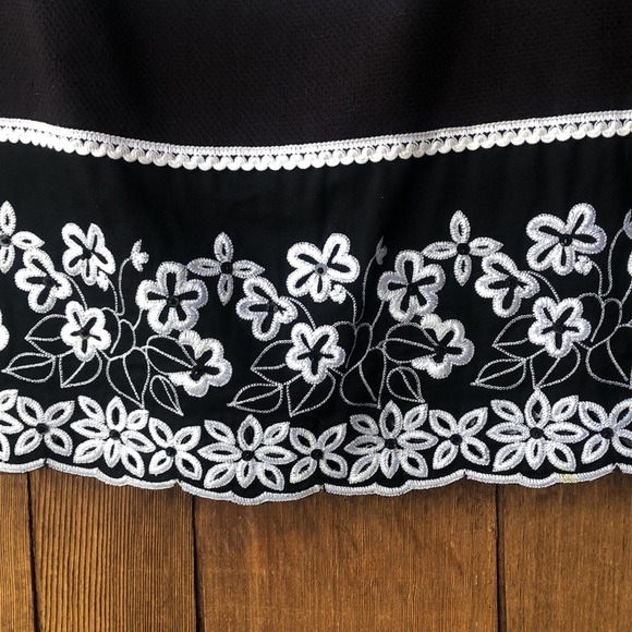 ETCETERA Black & White Embellished Skirt Size 6 - Picture 2 of 7
